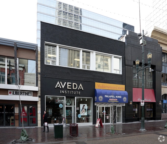 225 8th Ave SW, Calgary, AB à louer - Photo du bâtiment - Image 2 de 8