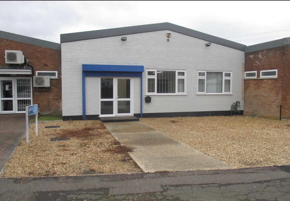 Manton Ln, Bedford à louer Photo du bâtiment- Image 1 de 3