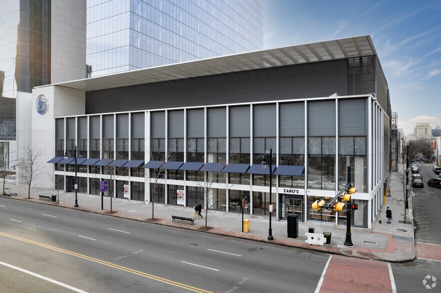 635-649 Broad St, Newark, NJ à louer - Photo du bâtiment - Image 2 de 8