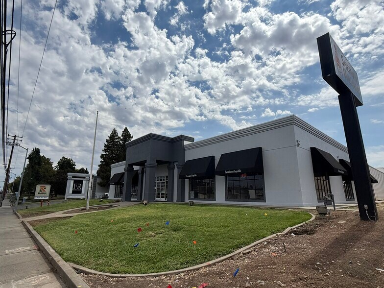 5130 Madison Ave, Sacramento, CA à vendre - Photo du bâtiment - Image 1 de 24