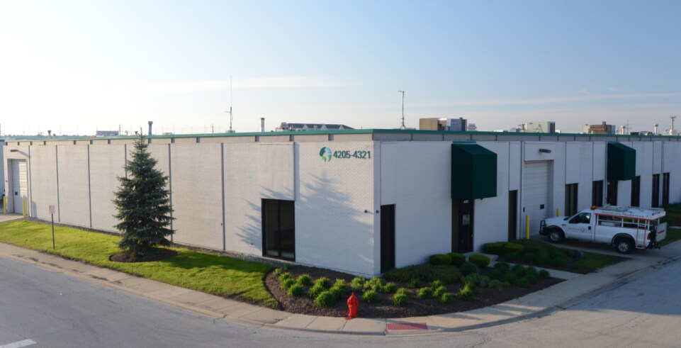 4205-4321 United Pky, Schiller Park, IL à louer Photo du bâtiment- Image 1 de 2
