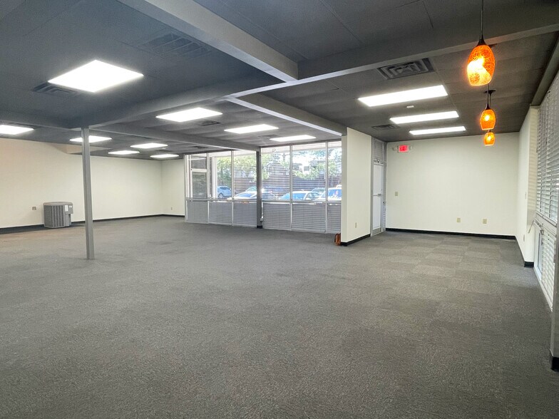 556 Arbor Hill Rd, Kernersville, NC à louer - Photo du bâtiment - Image 3 de 7