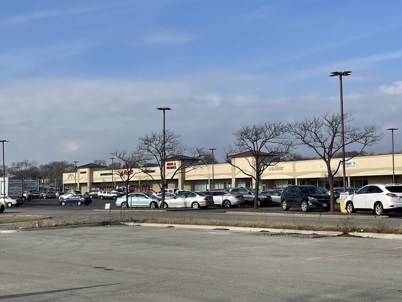 500-554 E North Ave, Glendale Heights, IL for lease - Building Photo - Image 1 of 3