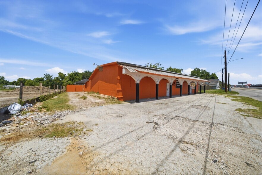 7715 W Hardy Rd, Houston, TX for sale - Building Photo - Image 2 of 15