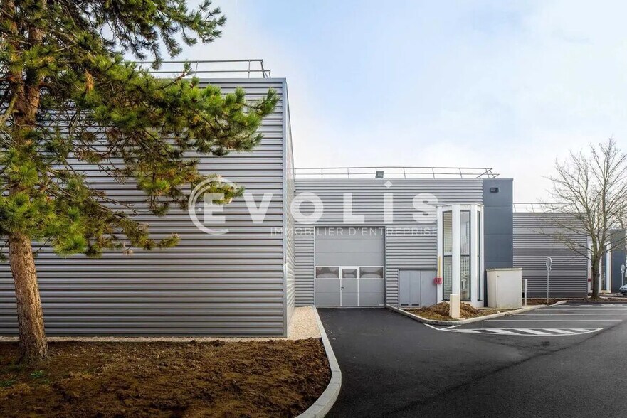 Bureau dans Sainte-Geneviève-des-Bois à louer - Photo du bâtiment - Image 2 de 5