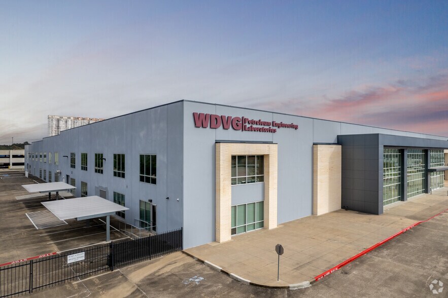 10496 Katy Fwy, Houston, TX à louer - Photo du bâtiment - Image 2 de 8