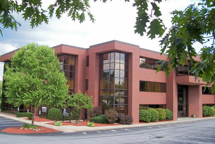 1 Stiles Rd, Salem, NH for lease - Primary Photo - Image 1 of 3