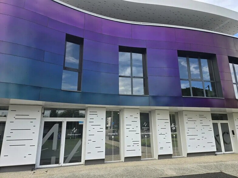 Bureau dans Eysines à louer - Photo du bâtiment - Image 2 de 4