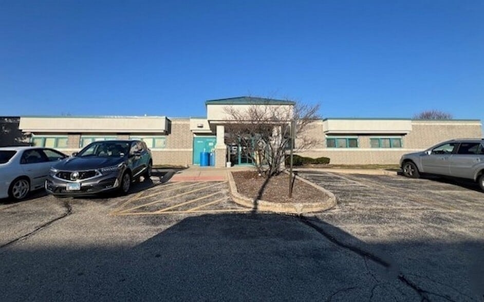4209 W Shamrock Ln, McHenry, IL for lease - Building Photo - Image 3 of 20