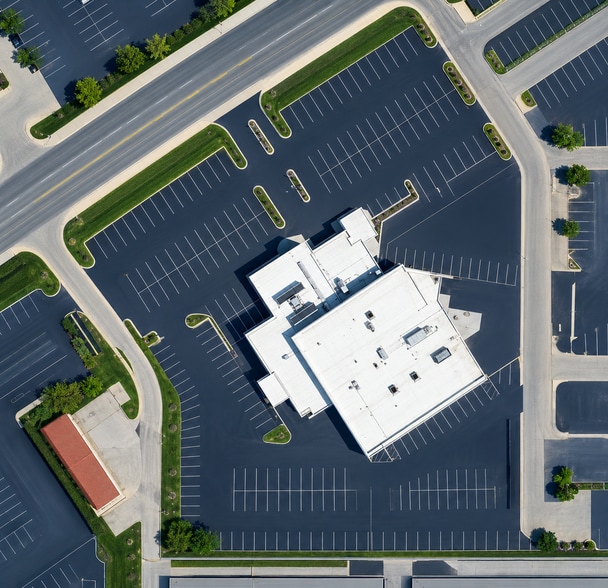 5051 W Pike Plaza Rd, Indianapolis, IN for sale - Building Photo - Image 1 of 8