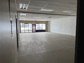 280 N Phelps Ave, Rockford, IL for lease Interior Photo- Image 2 of 15