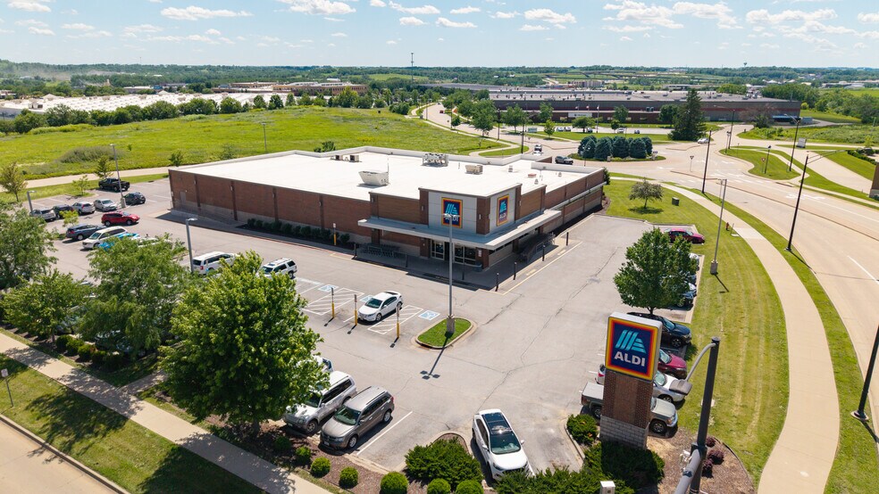 2750 Heartland Dr, Coralville, IA for sale - Building Photo - Image 1 of 11