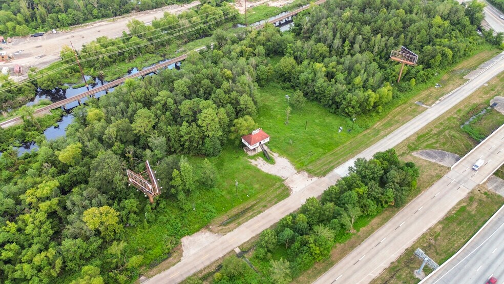 14815 I-45, Conroe, TX à vendre - Photo du bâtiment - Image 3 de 7