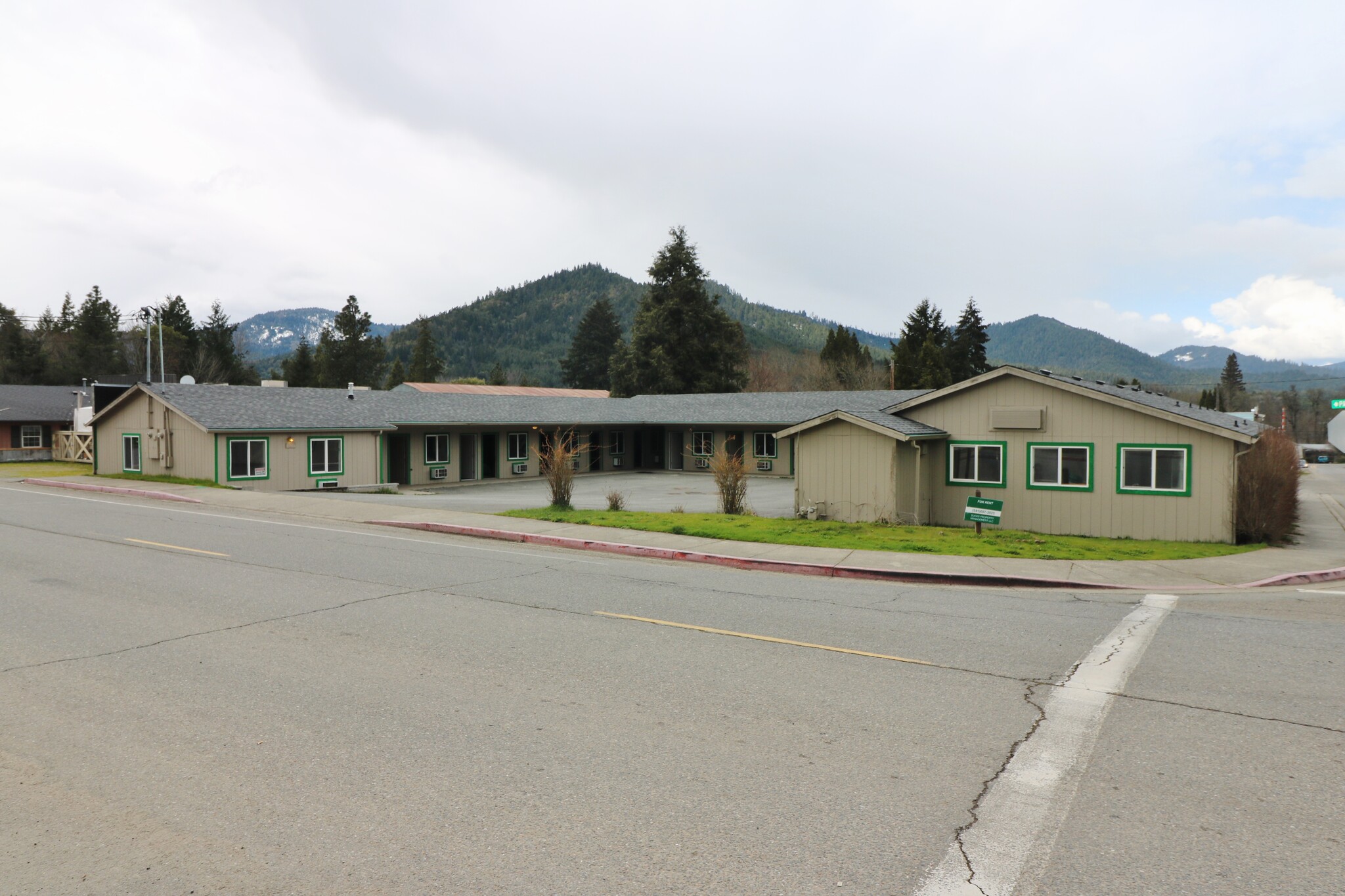 127 Pacific Ave, Glendale, OR for sale Building Photo- Image 1 of 37