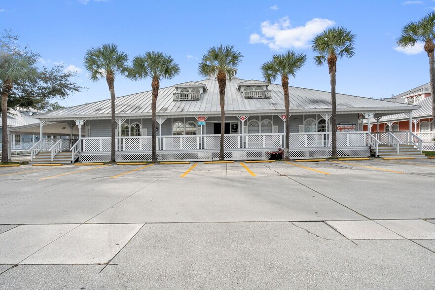 1342 Colonial Blvd, Fort Myers, FL à vendre - Photo du bâtiment - Image 2 de 2