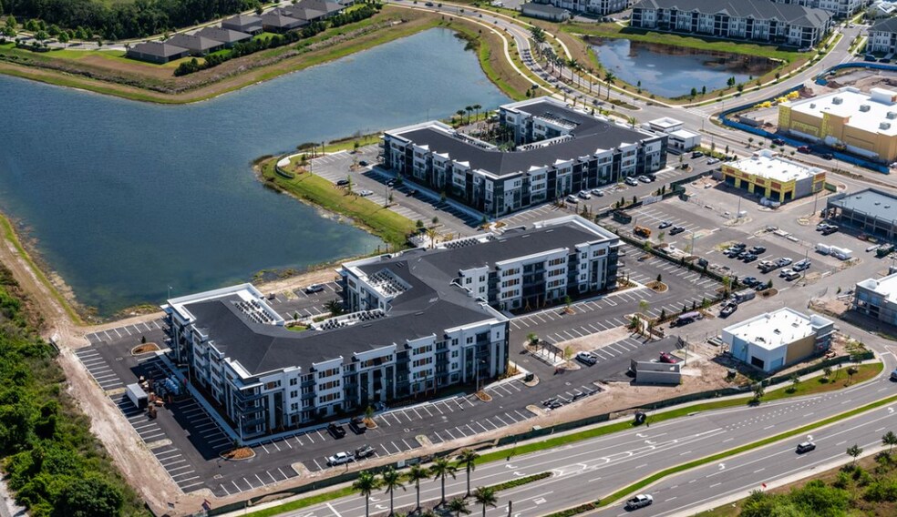 Paseo Al Mar Blvd, Apollo Beach, FL à louer - Photo du bâtiment - Image 2 de 8