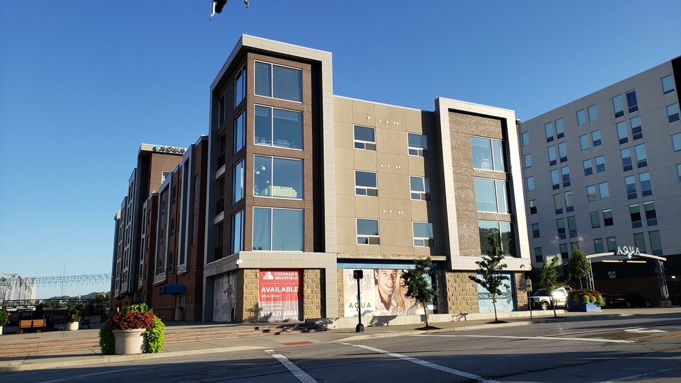 100 Aqua Way, Newport, KY à louer - Photo du bâtiment - Image 2 de 38