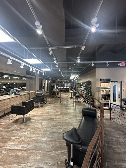 515-525 S Washington Ave, Royal Oak, MI à louer - Photo du bâtiment - Image 3 de 3