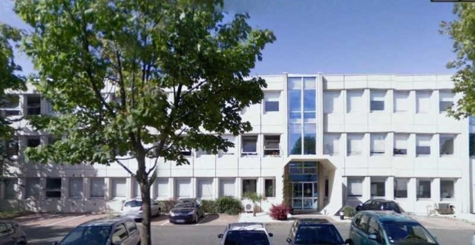 4 Avenue Des Frênes, Montigny-le-Bretonneux for sale Building Photo- Image 1 of 5