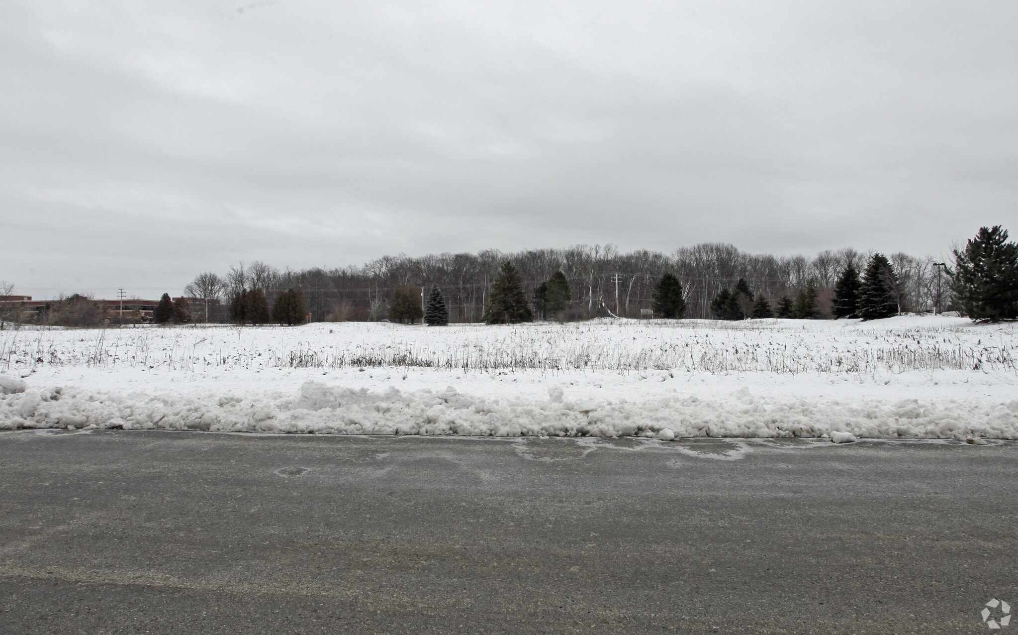 N18W24128 Riverwood Dr, Pewaukee, WI for sale Primary Photo- Image 1 of 2