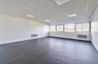 Flex in Torcy for lease Interior Photo- Image 2 of 3