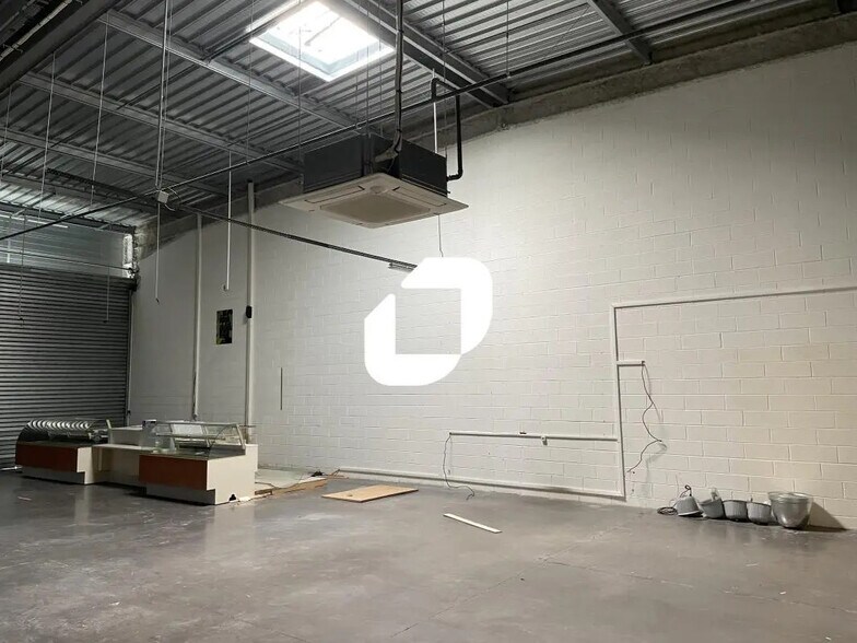 Retail in Reims for lease - Building Photo - Image 3 of 10