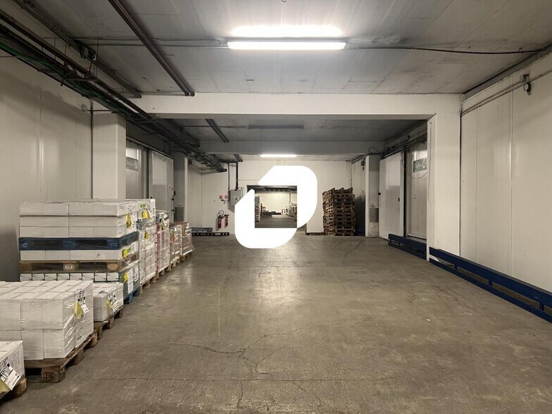 Industrial in Thiais for lease - Building Photo - Image 2 of 11