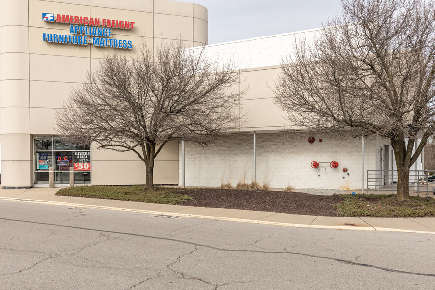 47-67 Ludwig Dr, Fairview Heights, IL for lease - Building Photo - Image 1 of 29