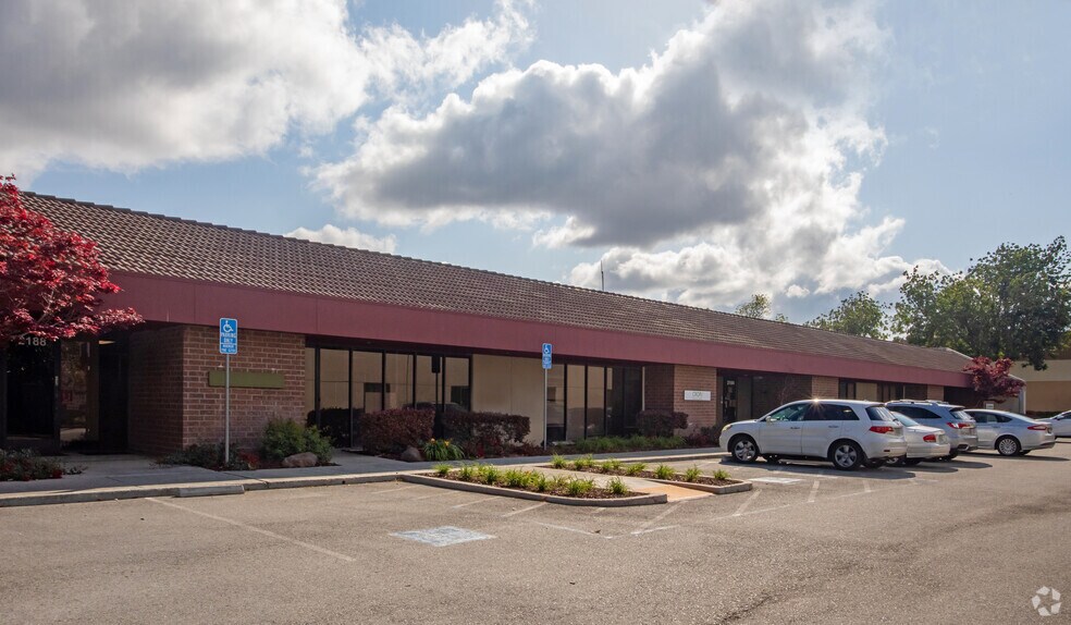 2180-2192 Bering Dr, San Jose, CA à louer - Photo du bâtiment - Image 3 de 6