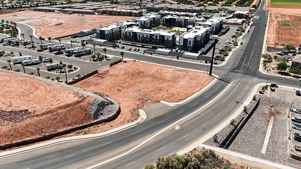 1355 E Bluff View Dr, Washington, UT à louer - Photo du bâtiment - Image 2 de 16