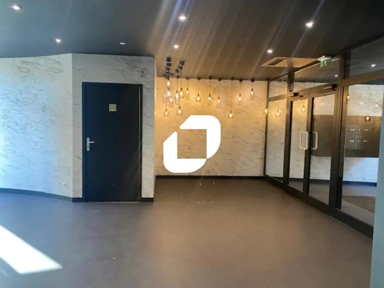 16 Rue De Tournai, Lille for lease - Interior Photo - Image 3 of 7