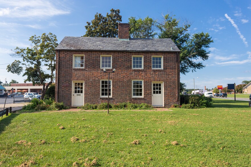 2800 Princess Anne St, Fredericksburg, VA à louer - Photo principale - Image 1 de 21