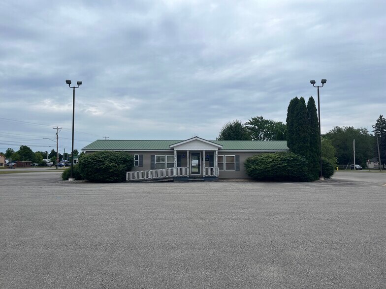 810 N Birch St, Kalkaska, MI à vendre - Photo du bâtiment - Image 1 de 30