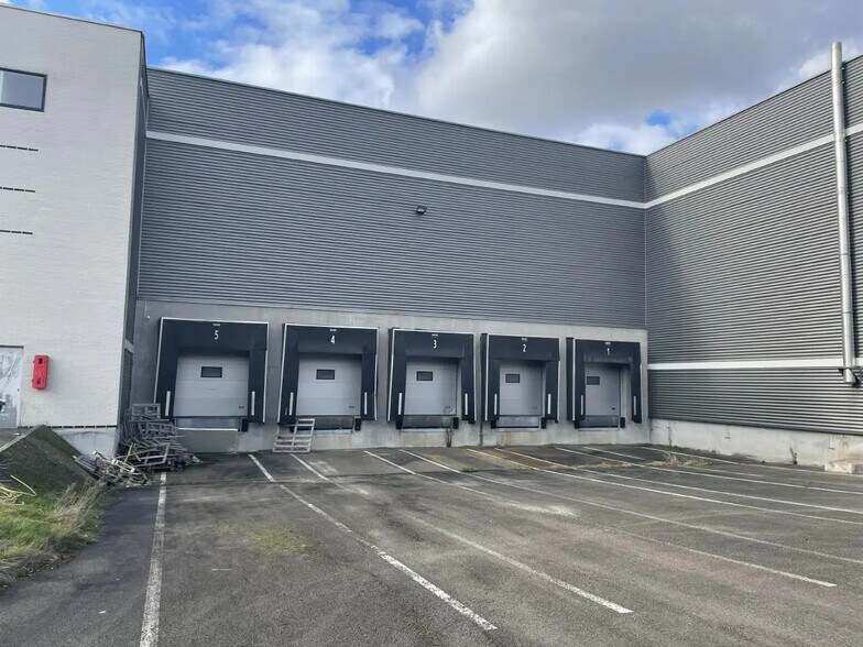 Flex dans Romainville à louer - Photo du bâtiment - Image 3 de 18