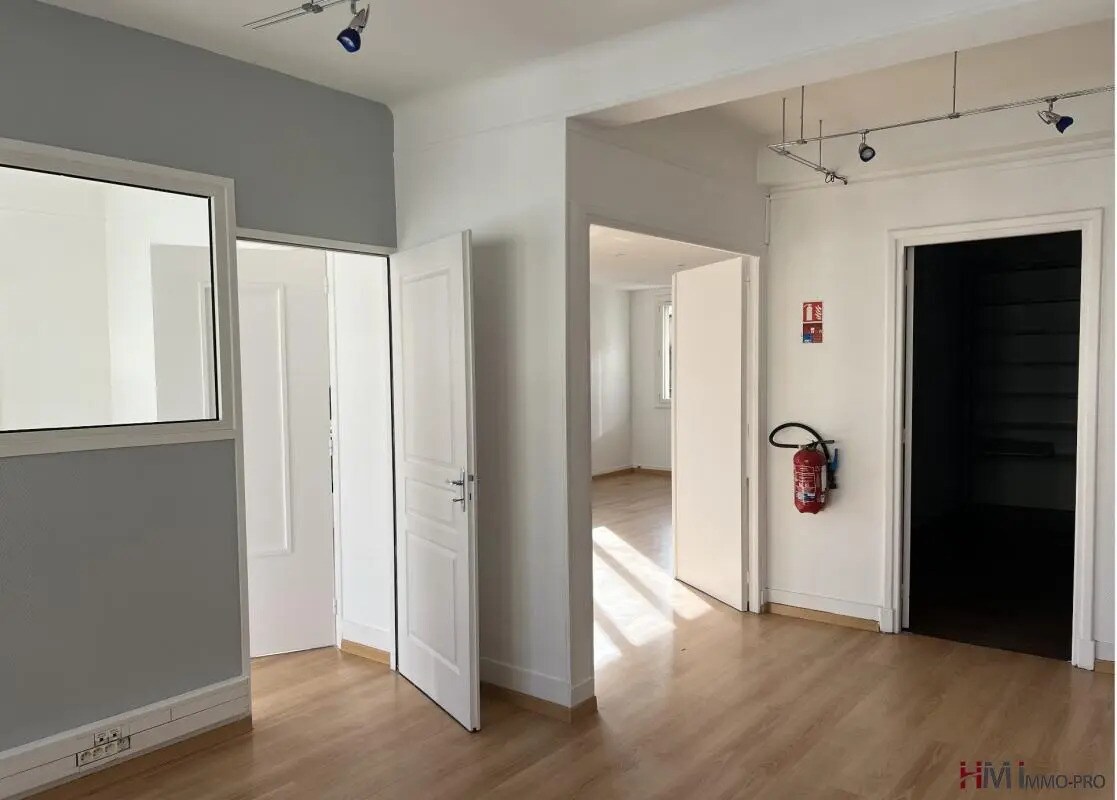 Office in Rouen for lease Interior Photo- Image 1 of 9