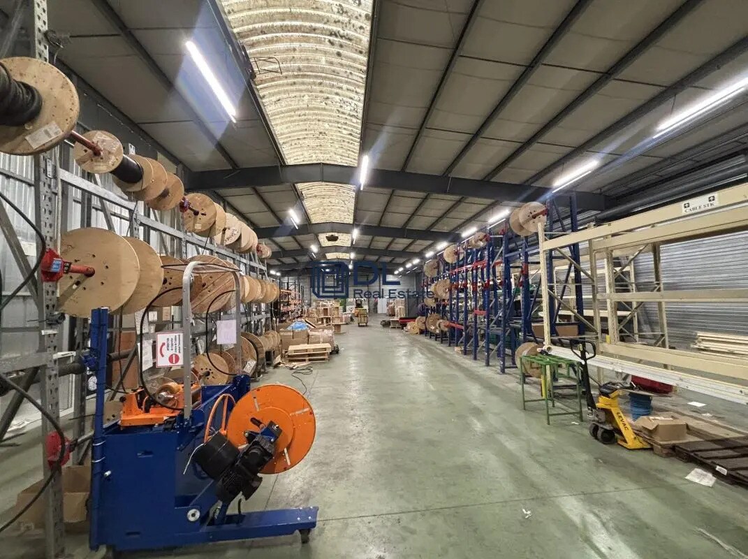 Industrial in Trappes for sale Interior Photo- Image 1 of 11