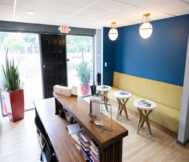 333 Wade Hampton Blvd, Greenville, SC à vendre - Photo du bâtiment - Image 2 de 24