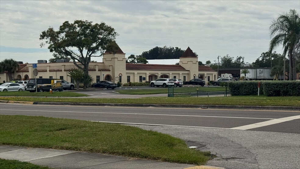 1684 N Belcher Rd, Clearwater, FL for lease - Building Photo - Image 2 of 10