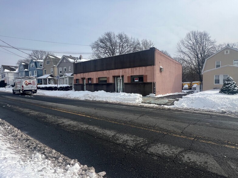 228-240 Montgomery St, Bloomfield, NJ à louer - Photo du bâtiment - Image 2 de 4