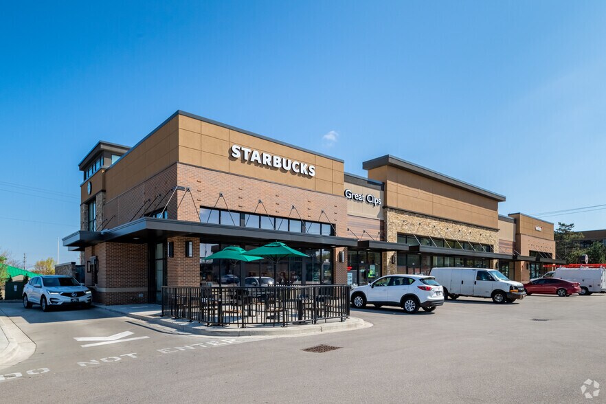 2720 N Grandview Blvd, Waukesha, WI à louer - Photo du bâtiment - Image 2 de 7