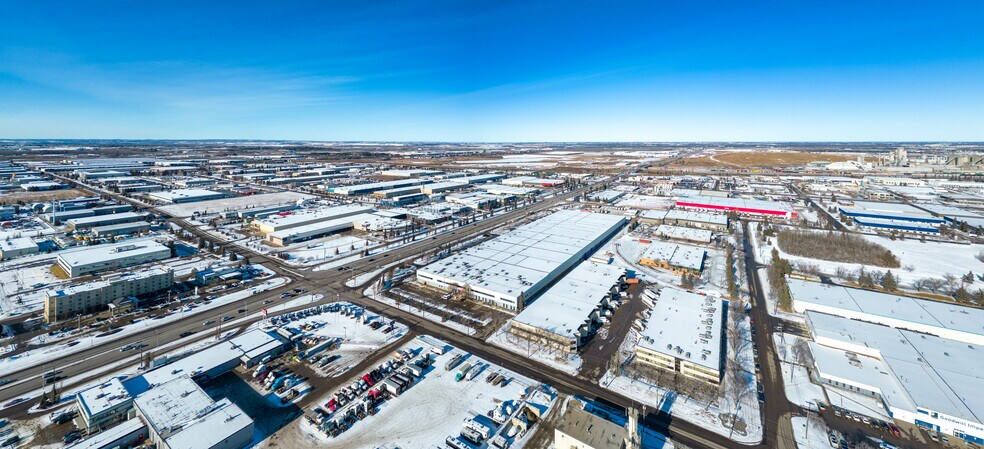 16930 114 Ave NW, Edmonton, AB à vendre - Aérien - Image 2 de 4