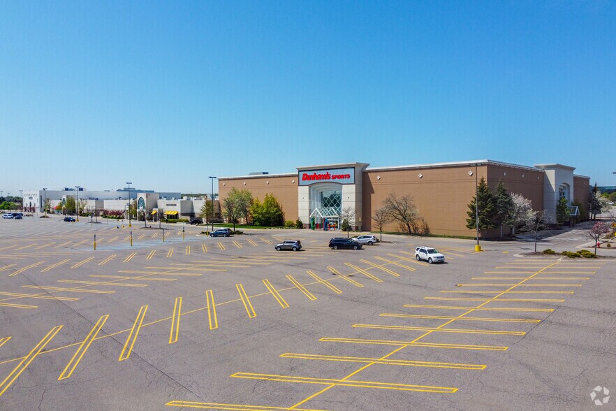 37700 6 Mile Rd, Livonia, MI à louer - Photo du bâtiment - Image 2 de 12