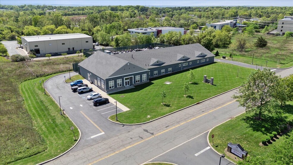 22 Royal Rd, Flemington, NJ à vendre - Photo du bâtiment - Image 2 de 28