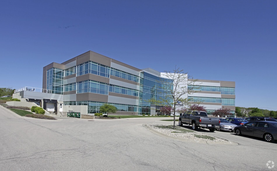 1240 Deming Way, Madison, WI for sale - Primary Photo - Image 1 of 6