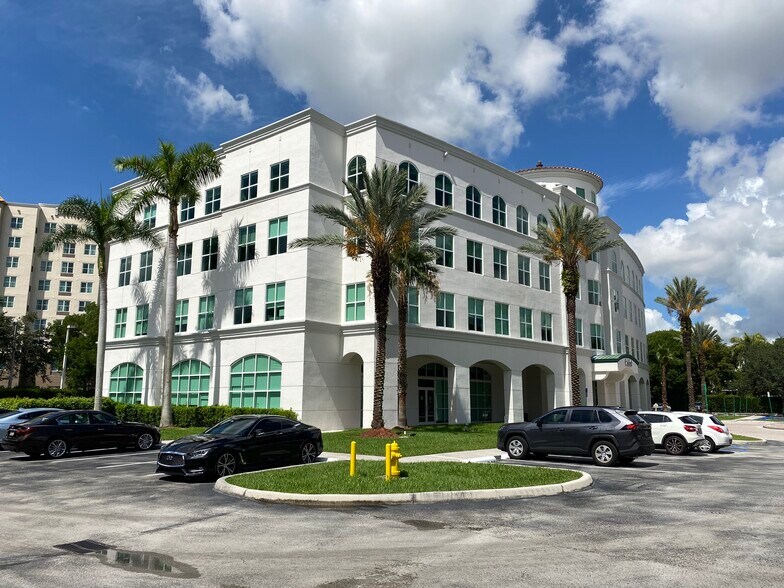 8550 NW 33rd St, Doral, FL à louer - Photo du bâtiment - Image 2 de 3
