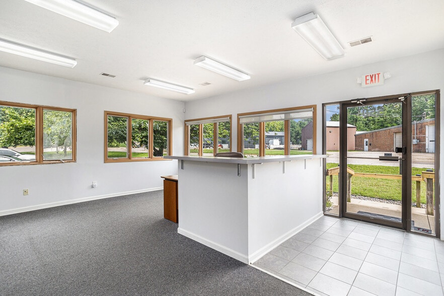 550 E Cork St, Kalamazoo, MI à vendre - Photo du bâtiment - Image 2 de 29