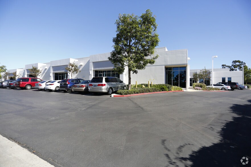 1950 E 220th St, Carson, CA à louer - Photo du bâtiment - Image 3 de 5