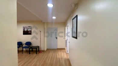 Retail in Madrid, Madrid for lease Interior Photo- Image 2 of 16