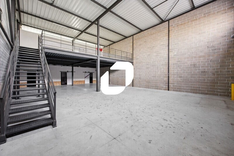 Flex in Marcoussis for lease - Interior Photo - Image 2 of 16