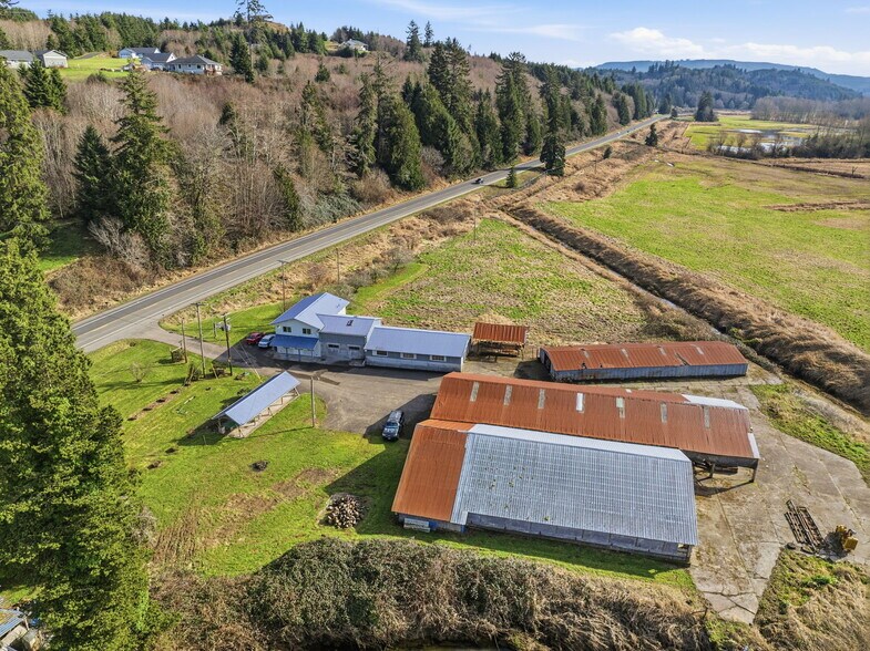 957 State Route 4 Hwy, Cathlamet, WA à vendre - Photo du bâtiment - Image 2 de 40